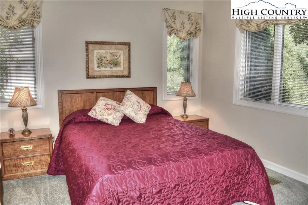 Image number 7 for the current listing