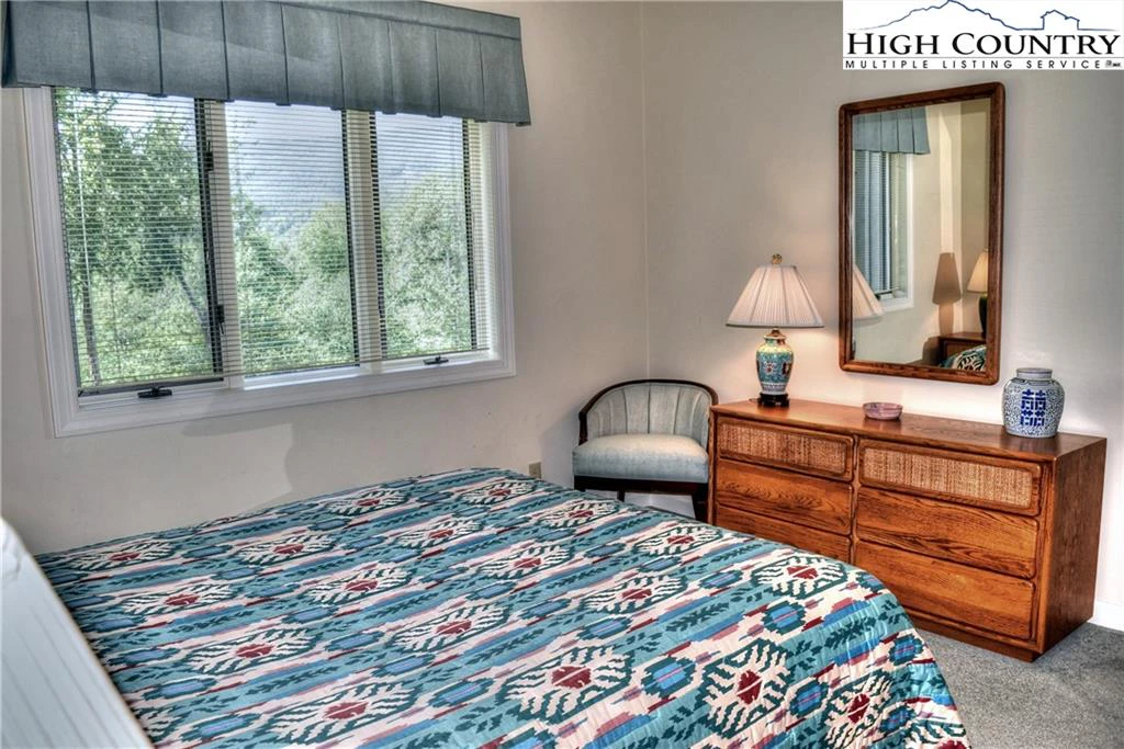 Image number 5 for the current listing