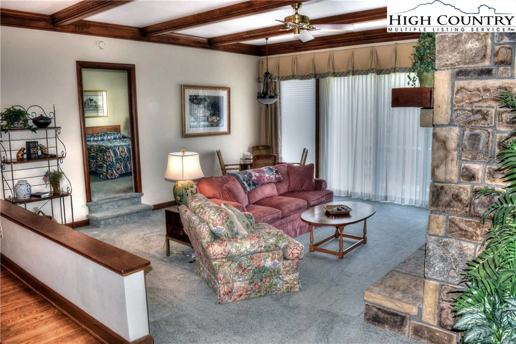 Image number 17 for the current listing