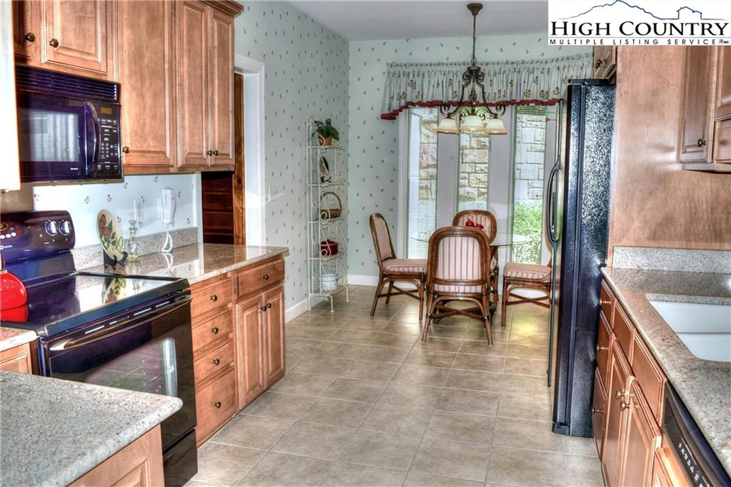 Image number 13 for the current listing