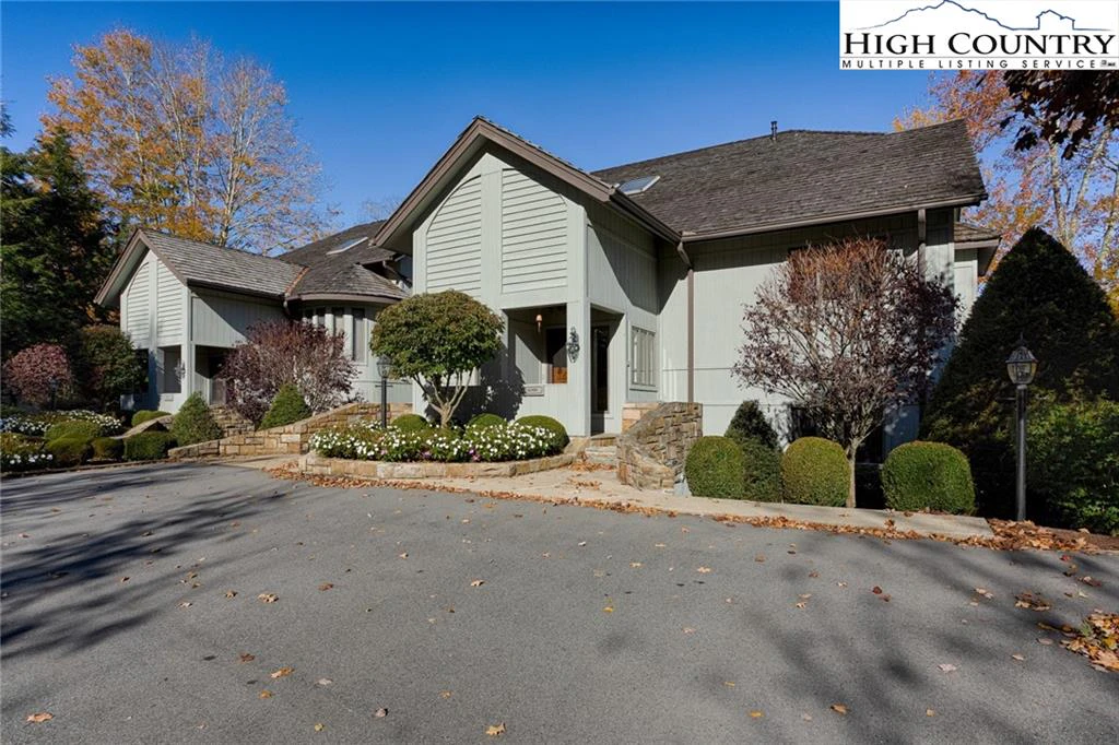 Image number 1 for the current listing