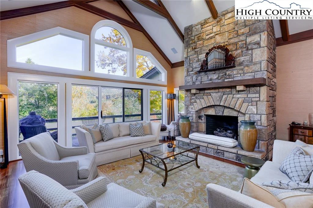 Image number 18 for the current listing