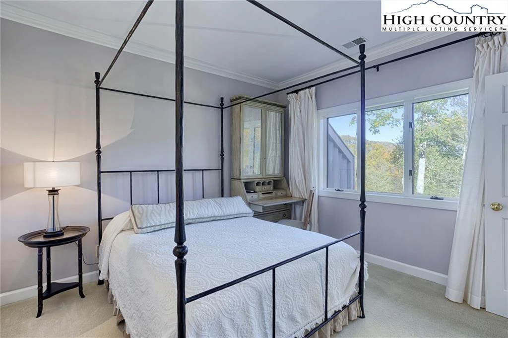 Image number 11 for the current listing