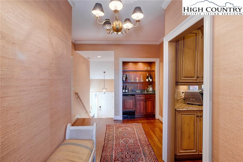 Image number 20 for the current listing