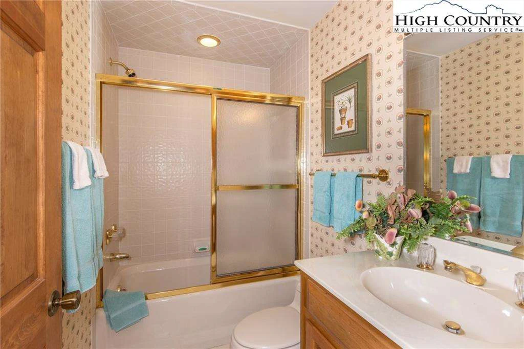 Image number 11 for the current listing