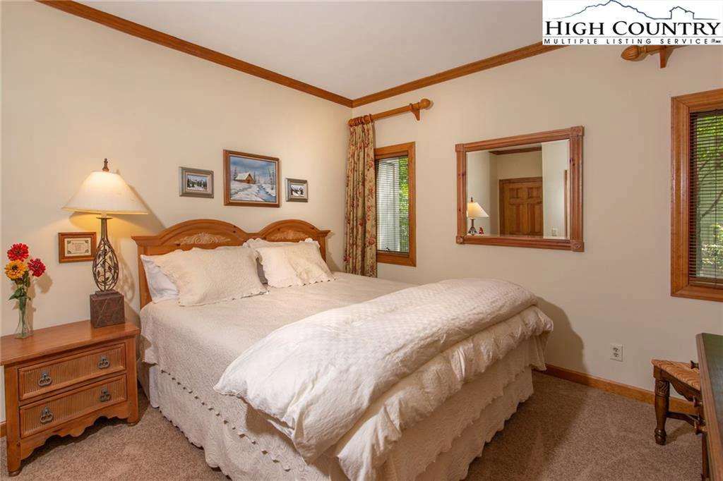 Image number 3 for the current listing