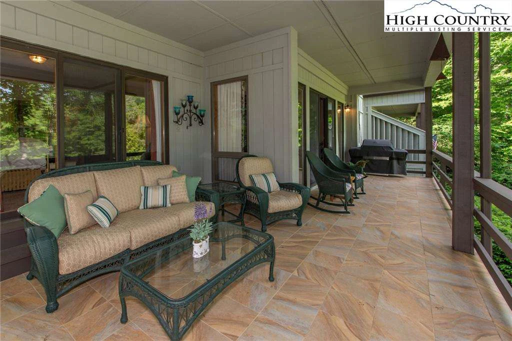 Image number 27 for the current listing
