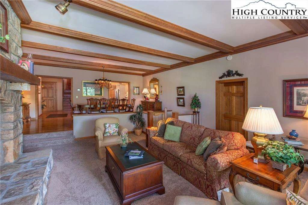 Image number 21 for the current listing