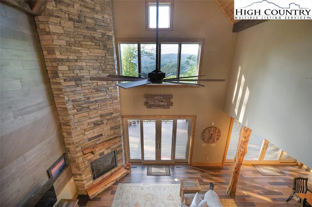 Image number 3 for the current listing