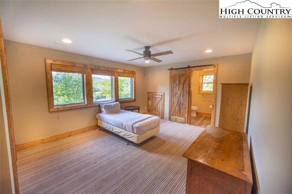 Image number 5 for the current listing