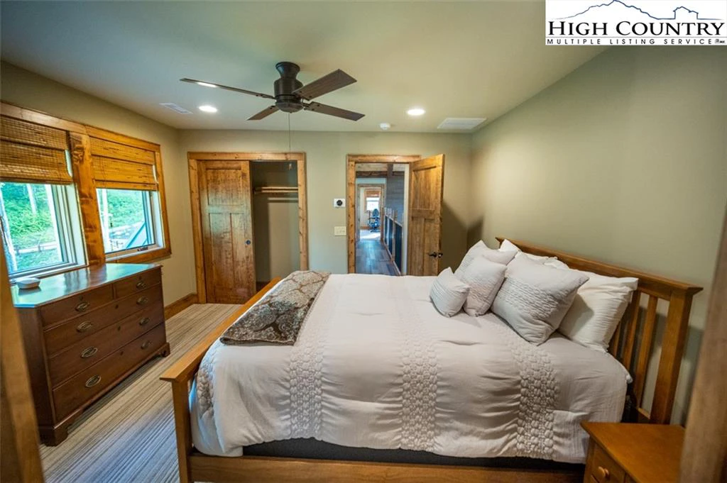 Image number 7 for the current listing