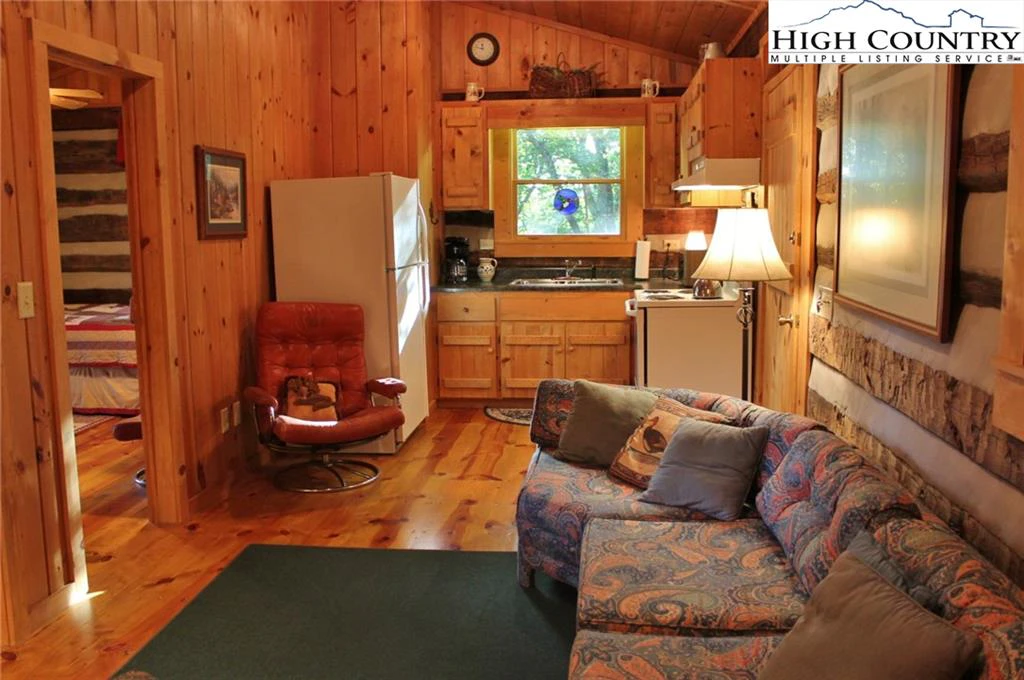 Image number 9 for the current listing