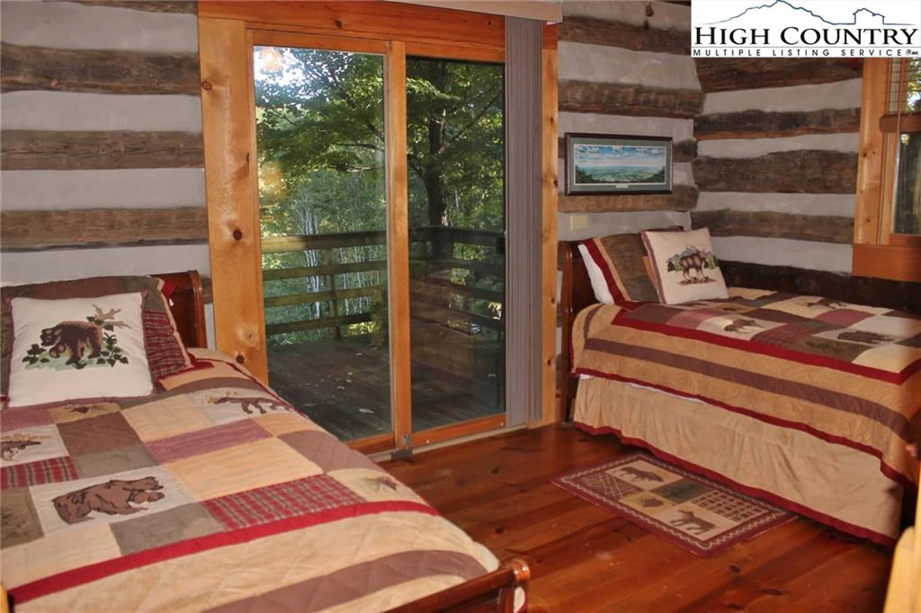 Image number 13 for the current listing