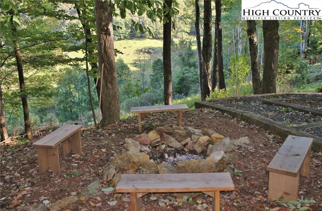 Image number 17 for the current listing