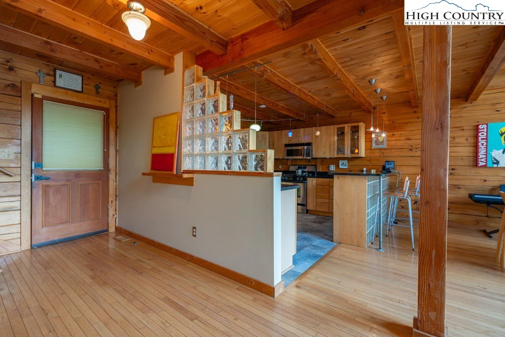 Image number 12 for the current listing