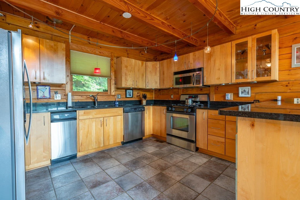 Image number 10 for the current listing