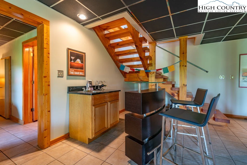 Image number 2 for the current listing
