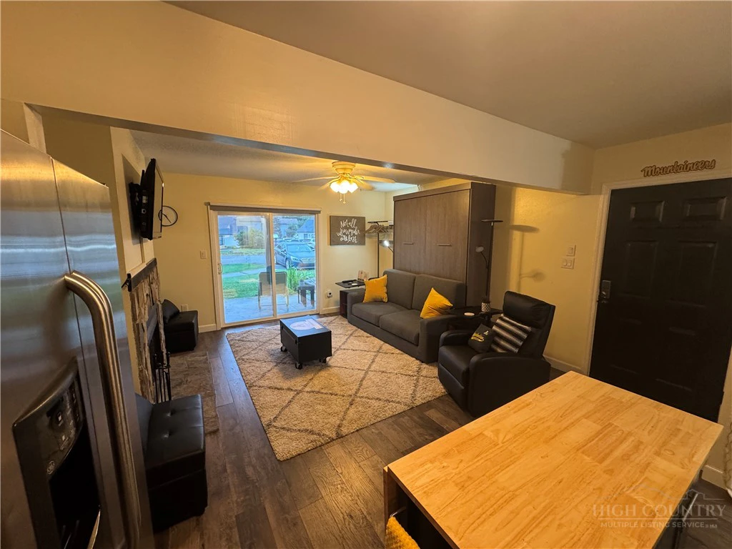 Image number 6 for the current listing