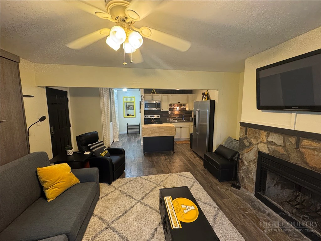 Image number 5 for the current listing