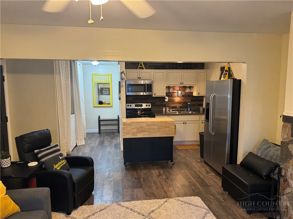 Image number 7 for the current listing