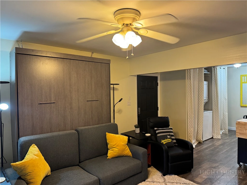 Image number 9 for the current listing