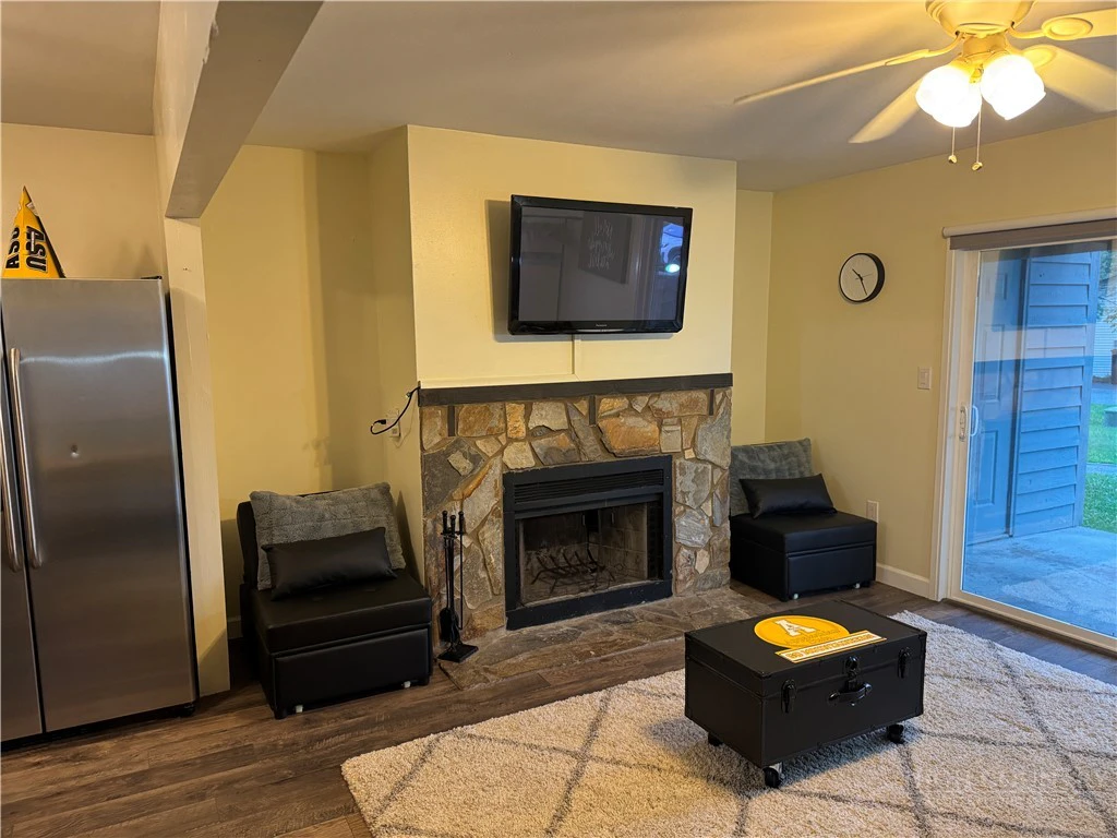 Image number 10 for the current listing
