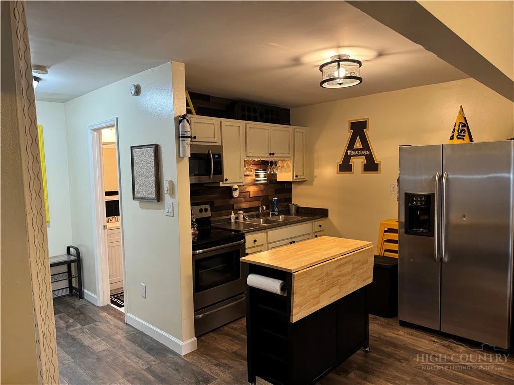 Image number 11 for the current listing