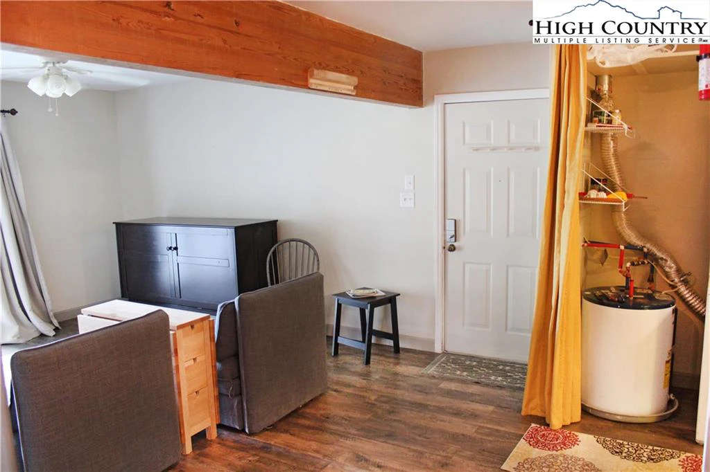 Image number 8 for the current listing