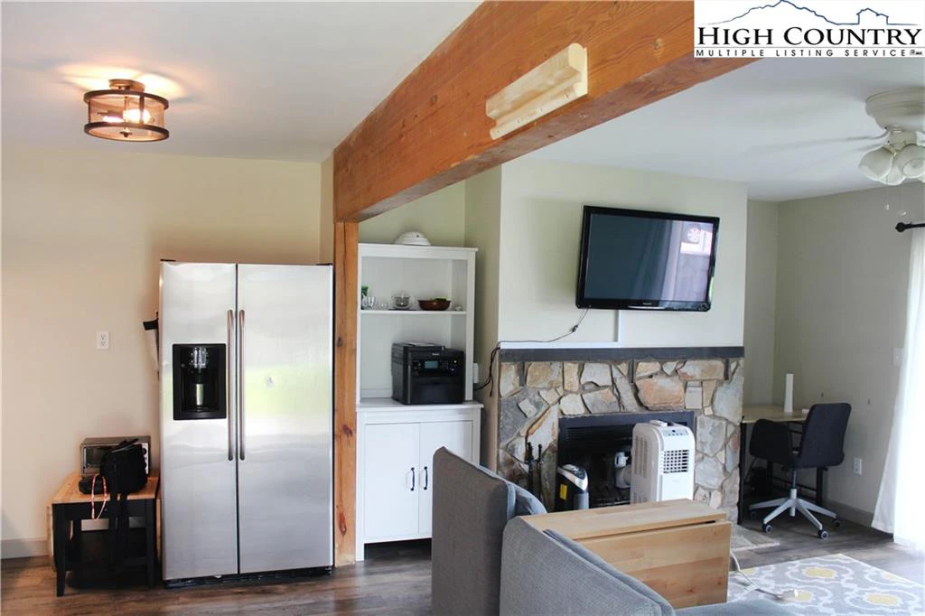 Image number 15 for the current listing