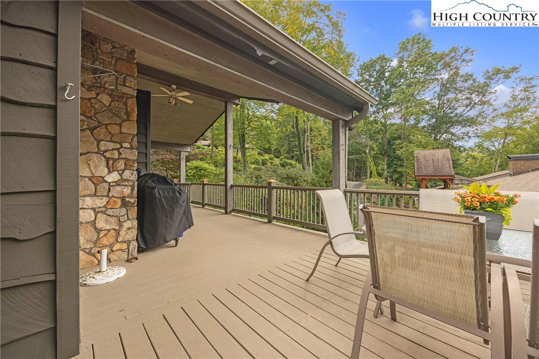 Image number 15 for the current listing