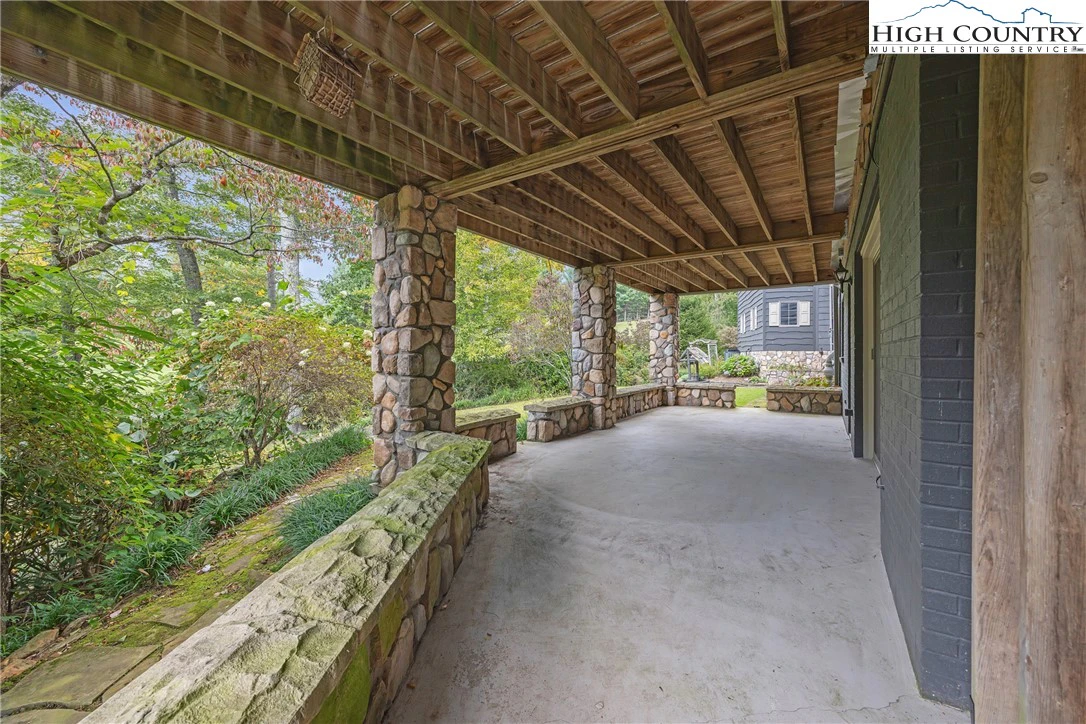 Image number 16 for the current listing