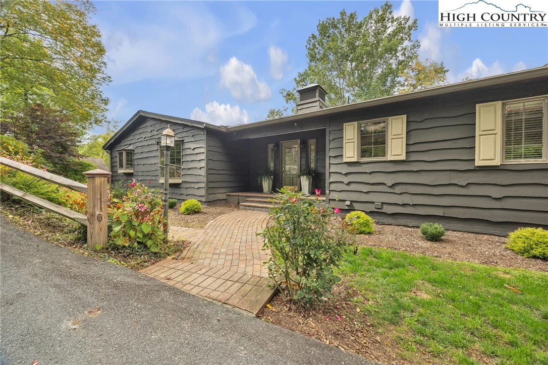 Image number 21 for the current listing