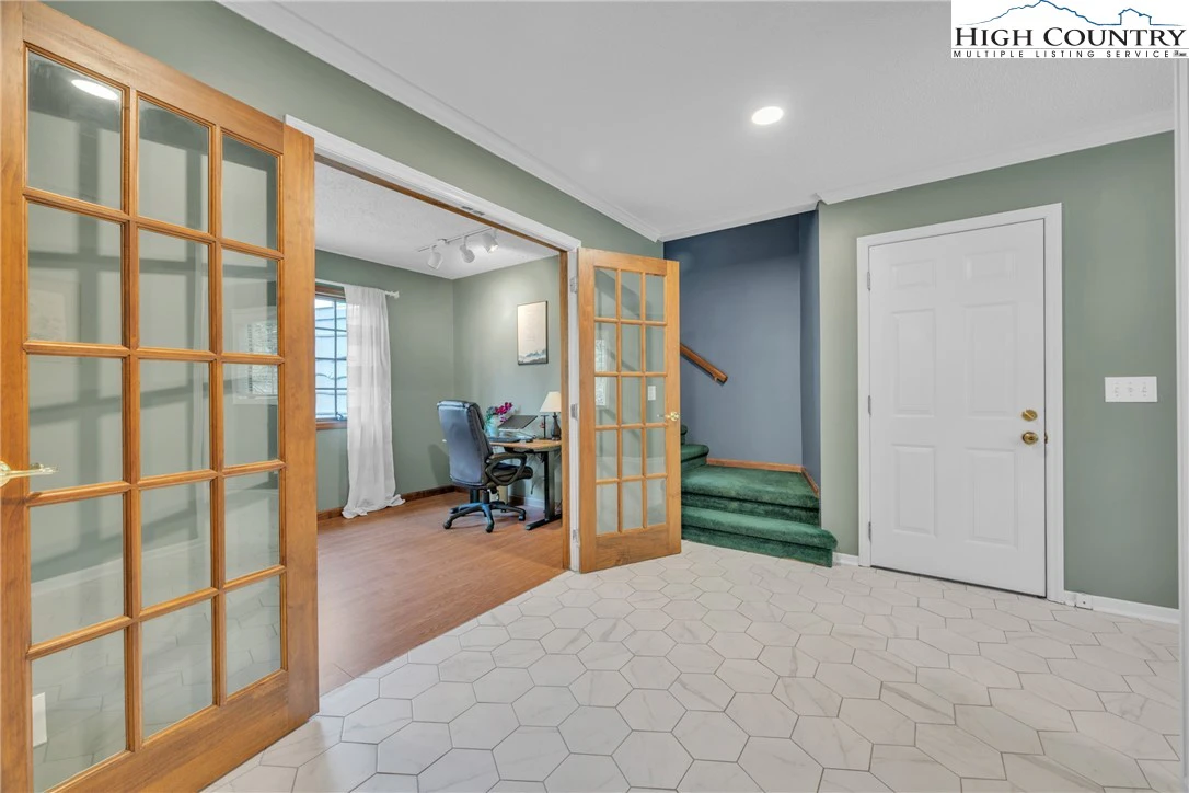 Image number 3 for the current listing