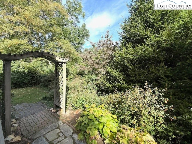 Image number 26 for the current listing