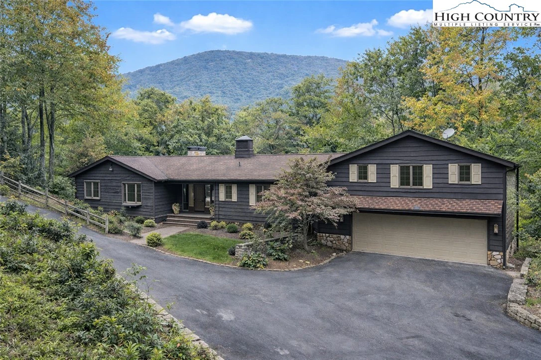 Image number 1 for the current listing
