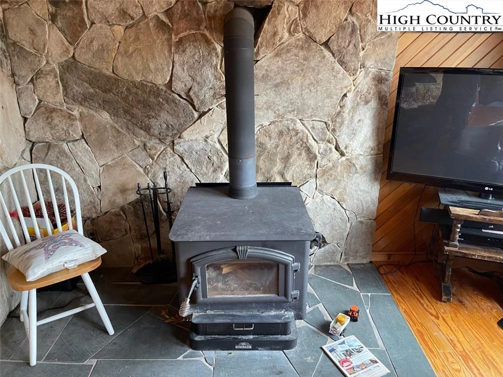 Image number 11 for the current listing