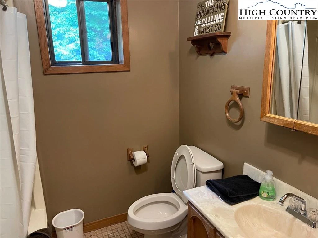 Image number 9 for the current listing