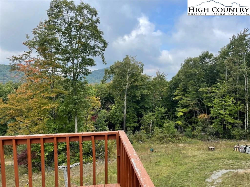 Image number 17 for the current listing