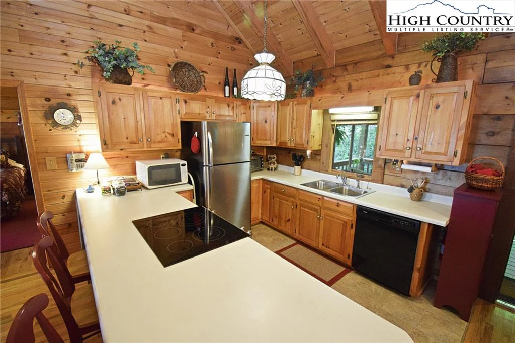 Image number 14 for the current listing