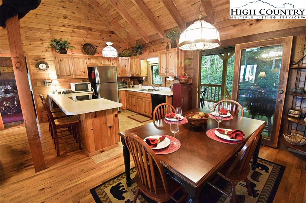 Image number 3 for the current listing