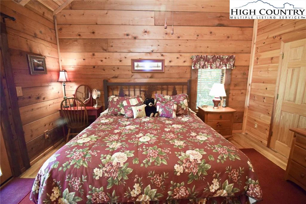 Image number 9 for the current listing
