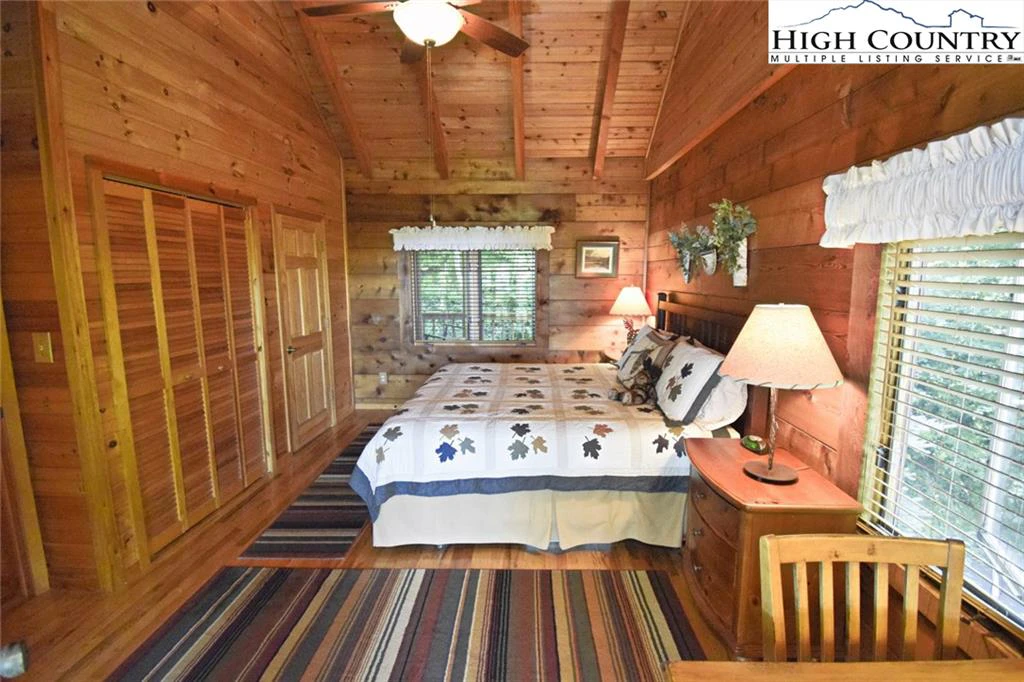 Image number 2 for the current listing