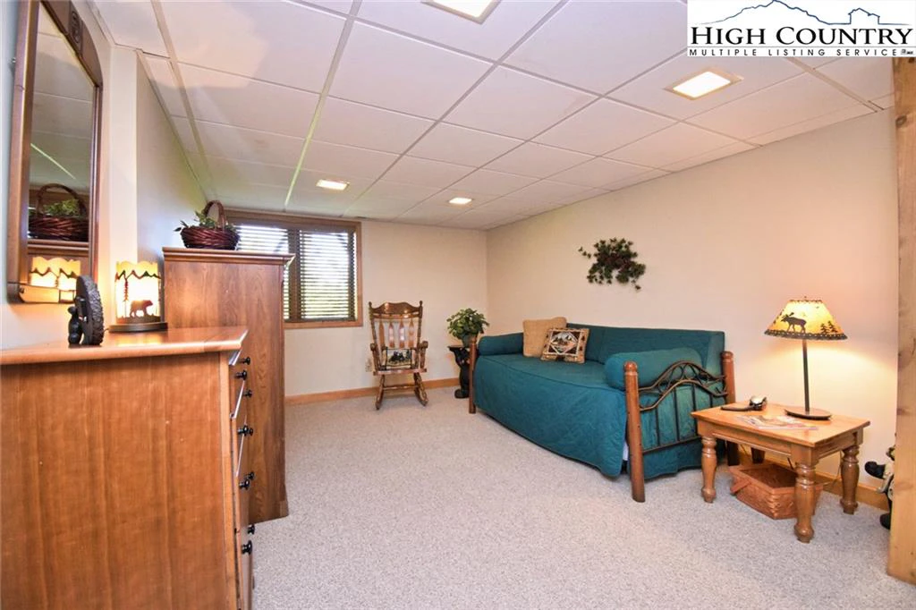 Image number 18 for the current listing