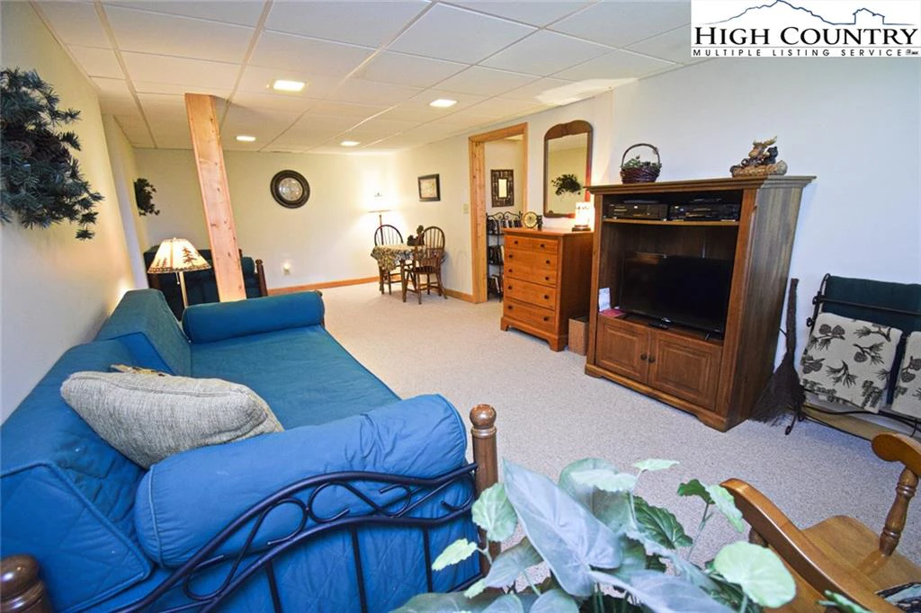 Image number 20 for the current listing