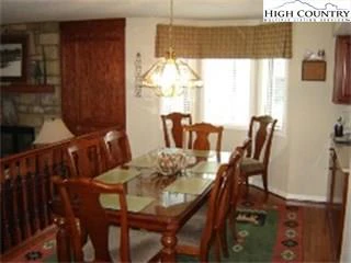 Image number 11 for the current listing