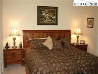 Image number 3 for the current listing