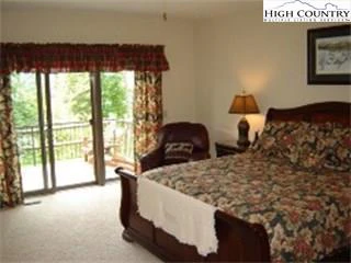 Image number 5 for the current listing