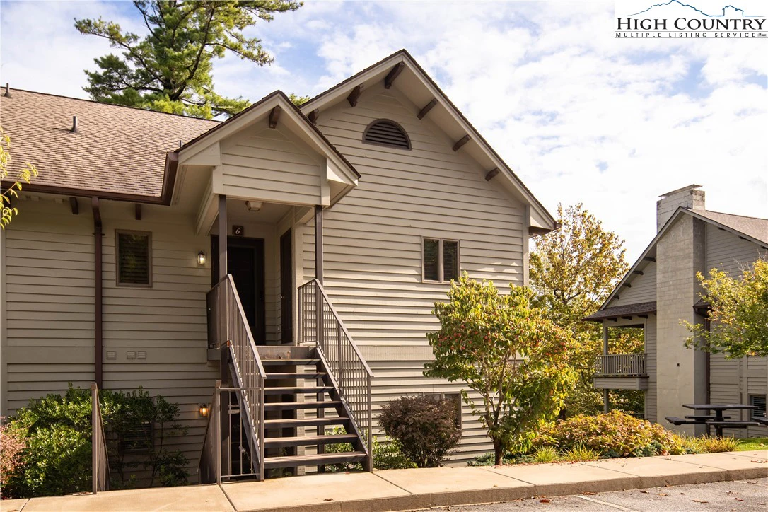 Image number 18 for the current listing