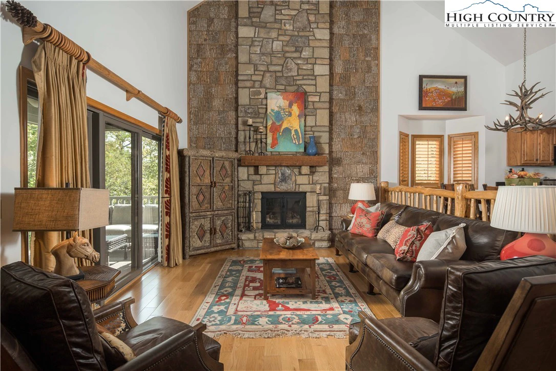 Image number 1 for the current listing