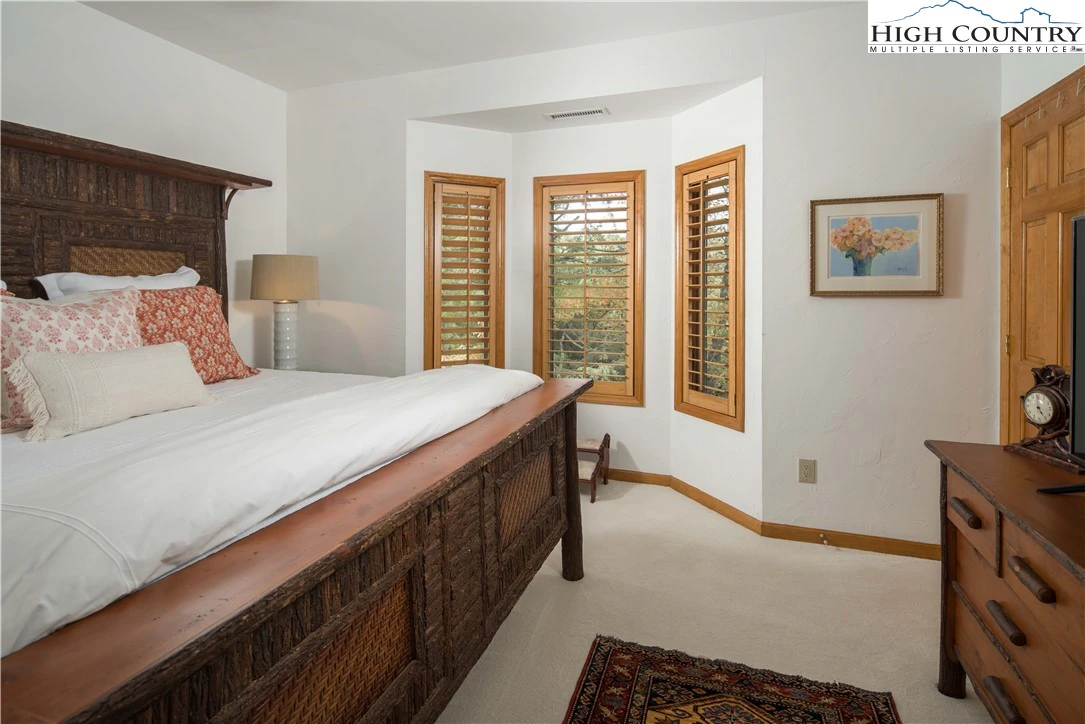 Image number 5 for the current listing